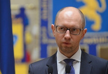 Яценюк будет арестовывать имущество РФ по всему миру