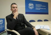 Без денег МВФ, но под ружьем