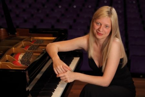Пианистка Валентина Лисица в апреле даст серию концертов в Донбассе