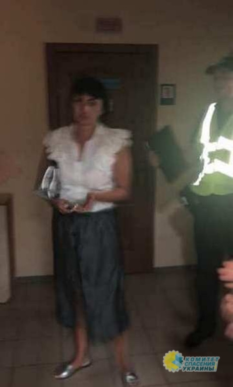 Нетрезвая одесская полицейская начала обнажаться в ходе медосмотра