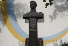 Памятник организатору еврейских погромов Петлюре – это декоммунизация по-украински
