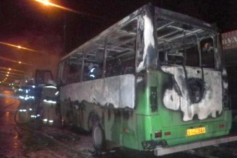 Перформанс свидомитов: В Полтаве сожгли автобус