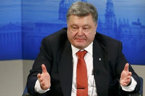 От Порошенко потребовали запретить обмен рубля на Украине