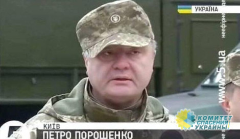 На параде от Порошенко снова упал солдат