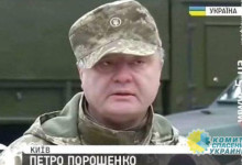 На параде от Порошенко снова упал солдат