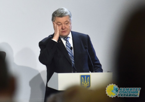 Порошенко в гневе сорвал головной убор с девушки в Запорожье