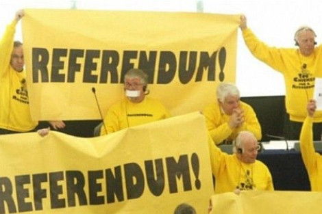 Навстречу референдуму: украинский депутат решила взять голландцев измором - трипольцами и Щедриком