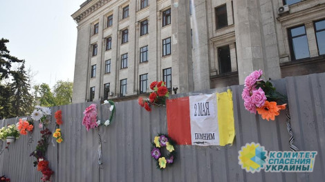 Радикалы разгромили мемориал у Дома профсоюзов в Одессе