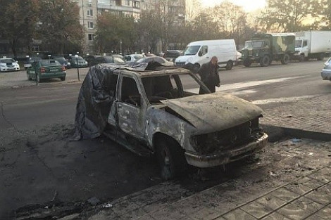 В Харькове жгут машины неонацистов