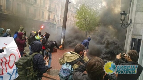 Полиция Киева отказалась охранять Россотрудничество после нападения радикалов