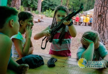 Антон Геращенко требует ввести в школах стрельбу из «Калашникова»