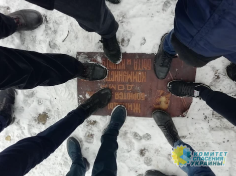 Подвиги бандеровцев: банда С14 расправилась с «домом коммунистической культуры и быта» в Днепре