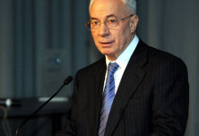 Азаров рассказал, как Украине слезть с кредитной иглы