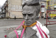 Борцы с памятниками превзошли себя