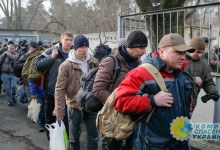 Украинцы бегут из военкоматы через окна