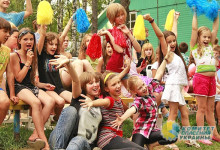Ницой запретила детям из Донбасса отдыхать в украинских лагерях