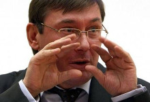 Луценко винит Кабмин в истории с отсрочкой введения электронных деклараций
