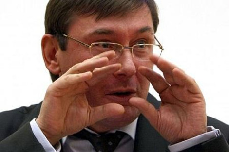 Луценко винит Кабмин в истории с отсрочкой введения электронных деклараций