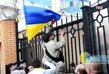 В Киеве радикалы заблокировали здание в котором должен был состоятся «Тотальный диктант»