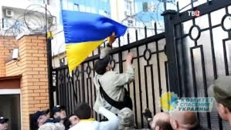 В Киеве радикалы заблокировали здание в котором должен был состоятся «Тотальный диктант»